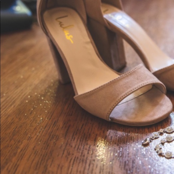 Lucca Wedding dress BHLDN size 2 - Picture 5 of 8